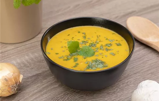 Kürbissuppe mit Zitronenmelisse